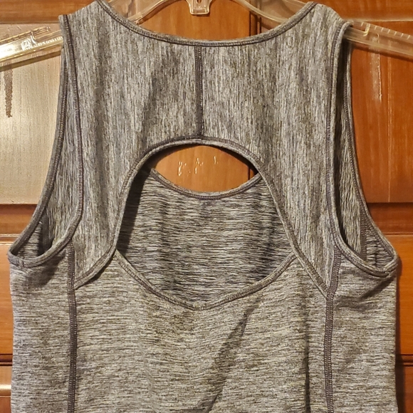 Grey workout tank - Picture 3 of 4